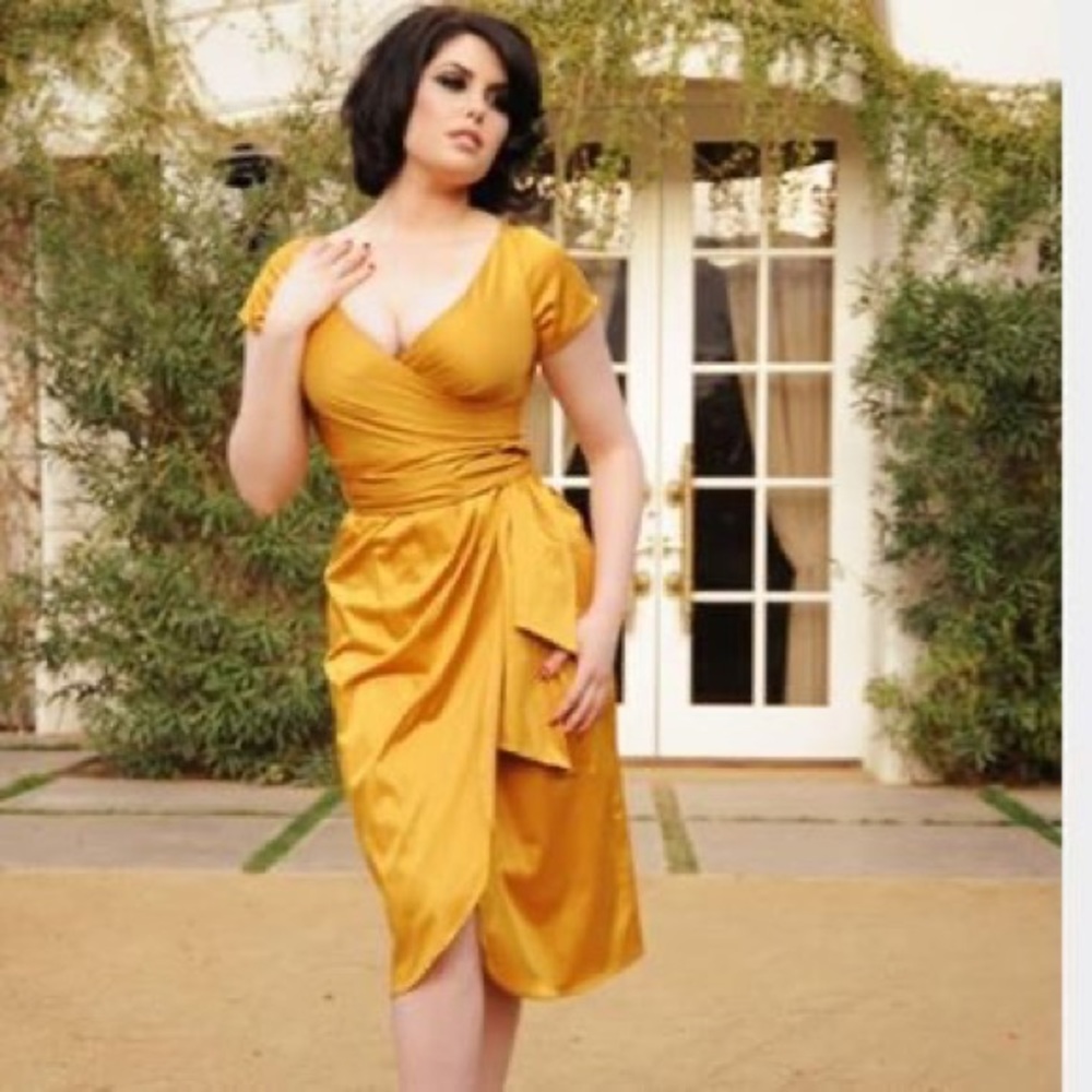 COPY - NWT- Pinup Couture Ava Wiggle Dress - Plus…